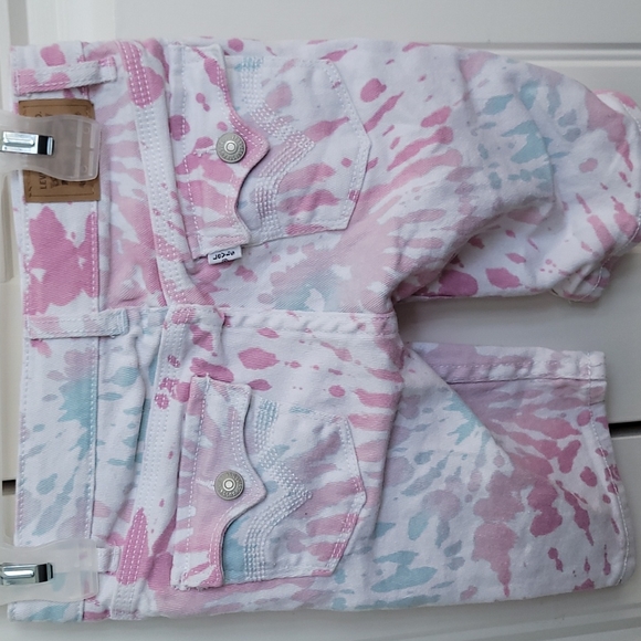 Shorts - Picture 2 of 4